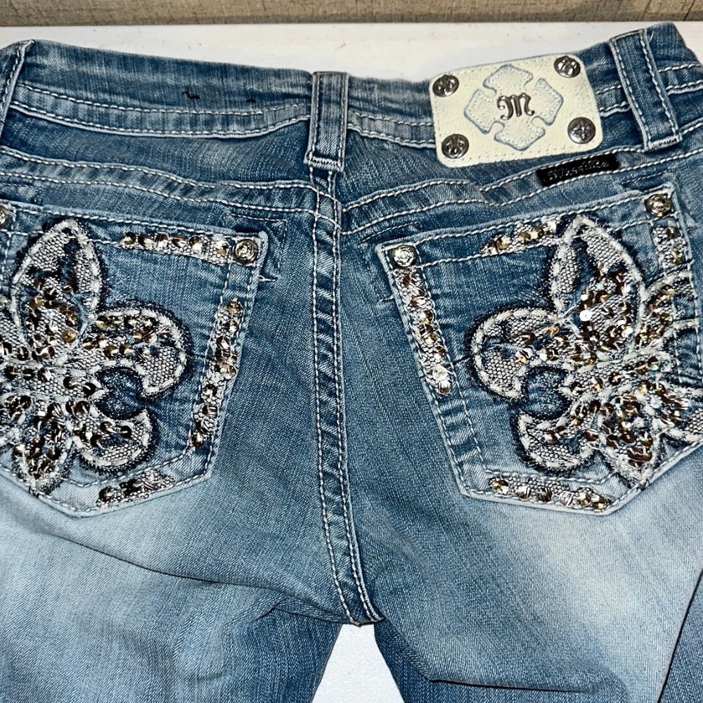 Miss Me Mid Rise Easy Crop jean capris Size 28